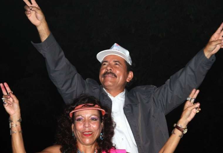 Daniel Ortega y su esposa Rosario Murillo