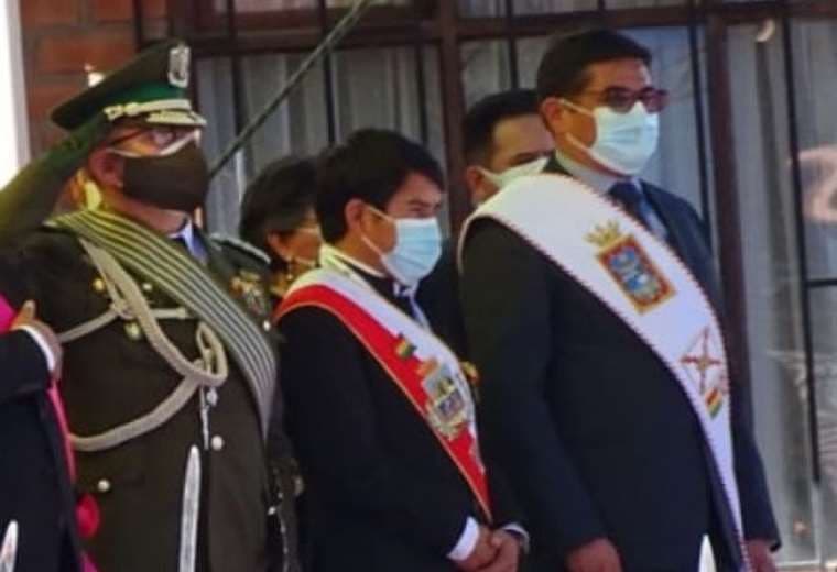 Damián Condori, gobernador de Chuquisaca, antes de abandonar el acto