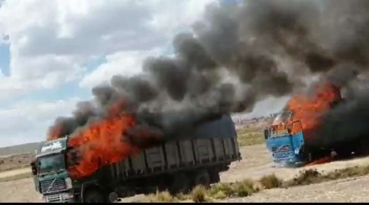 Dos camiones fueron quemados con mercadería de contrabando 