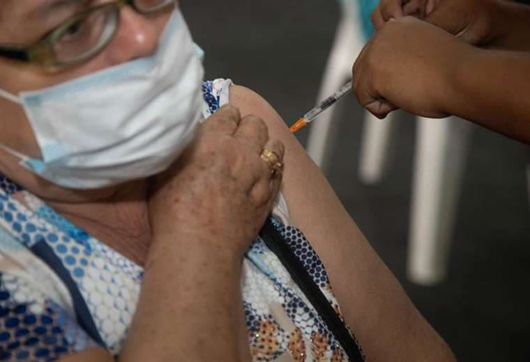 La Gobernación de Santa Cruz insta a la población a que acuda a los centros de vacunación