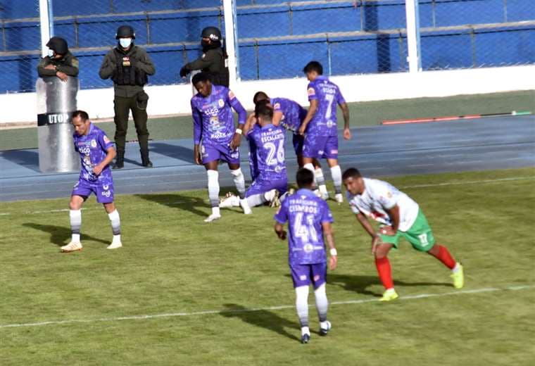 El festejo de los jugadores de Real Potosí tras el gol de Gutiérrez. Foto. APG