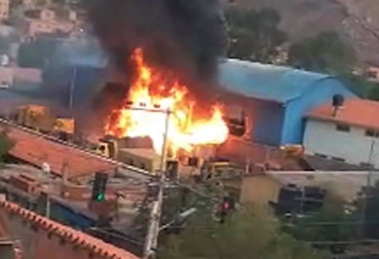 Momentos previos a la explosión del tanque de combustible en Sedcam-Camargo (Foto:APG)