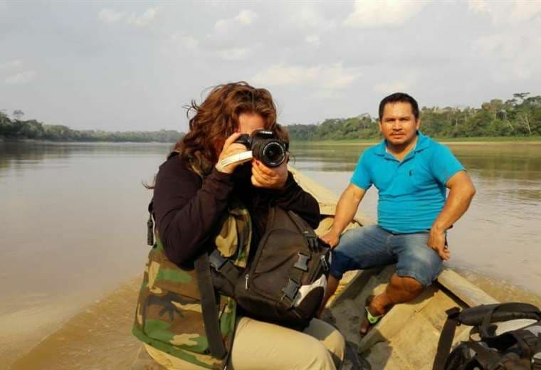 La autora en uno de sus viajes por la Amazonía