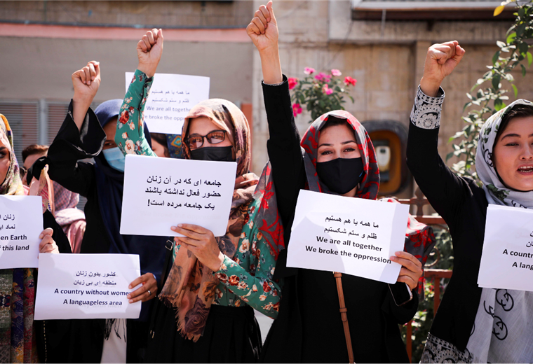 Protesta de mujeres afganas reclamando el reconocimiento de sus derechos. Foto. France 24