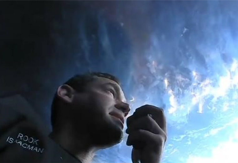 Uno de los pasajeros del Space X en una comunicación con la tierra