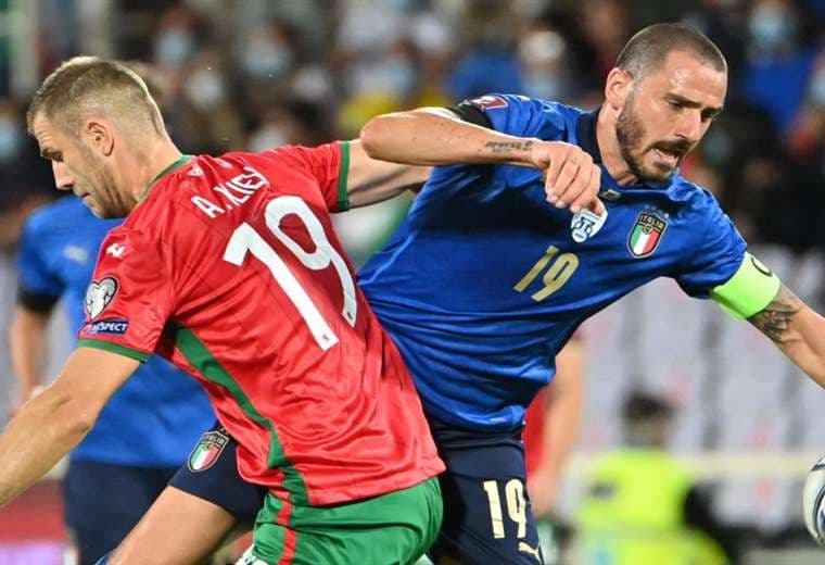 Atanas Iliev (19) marcó el gol de Bulgaria. Foto: AFP
