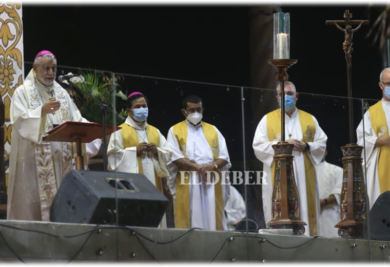Monseñor Gualberti celebró la misa en el Cristo Redentor. Foto. Fuad Landívar 