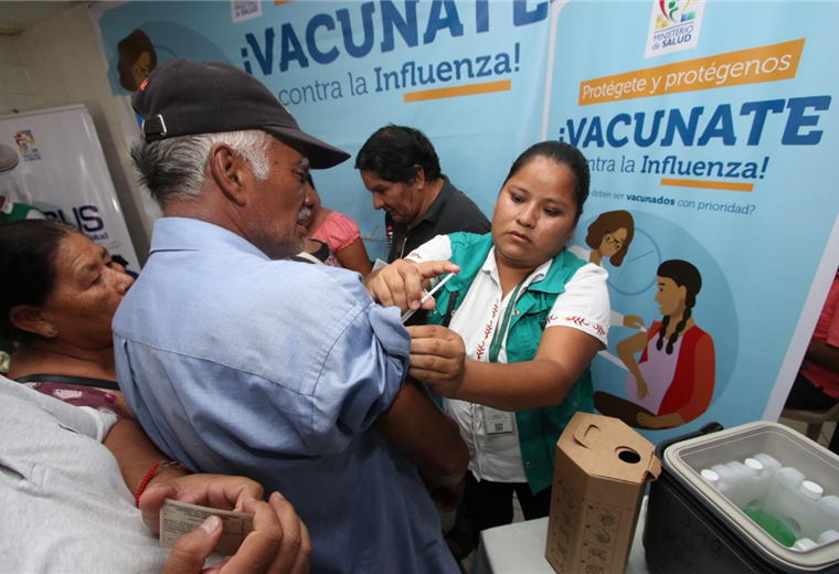 La vacunación masiva continúa en todo el país. Foto. Internet 