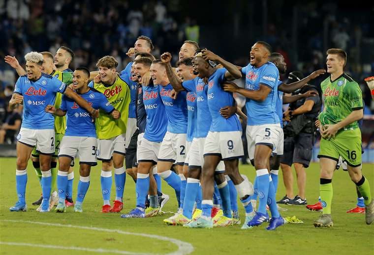 La celebración del plantel del Nápoles tras golear este lunes en el Calcio. Foto: AFP