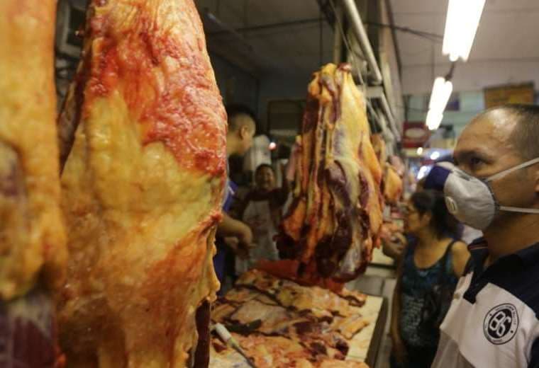 Los carniceros dice que hay escasez del alimento/Foto: EL DEBER