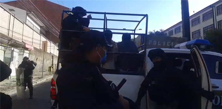 La intervención policial en Adepcoca I captura.