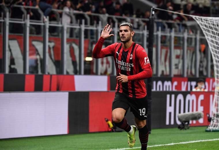 Theo Hernandez marcó uno de los goles del Milan este miércoles. Foto: AFP