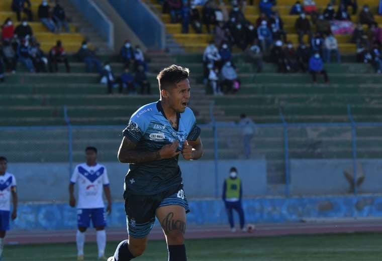 El festejo de Edward Vaca tras su gol ante San José en Oruro. Foto: APG