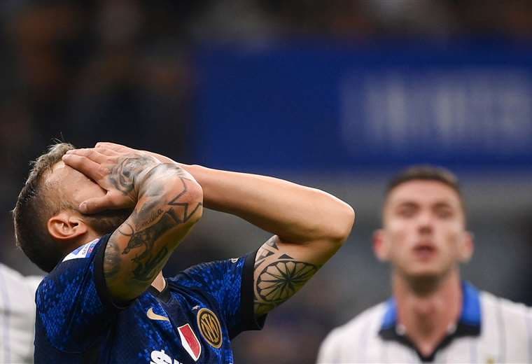 Federico Dimarco, del Inter, lamenta el empate de este sábado ante Atalanta. Foto: AFP