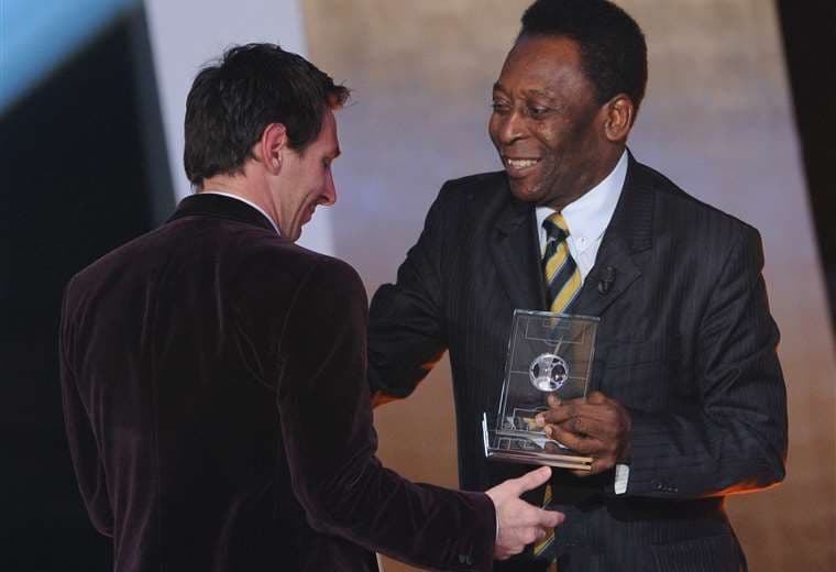 Messi y Pelé en una de las galas que premiaron al crak argentino. Foto: AFP