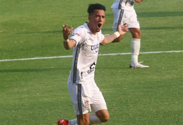 Festeja Edarlyn Reyes su gol ante Guabirá. Foto: Juan Carlos Torrejón