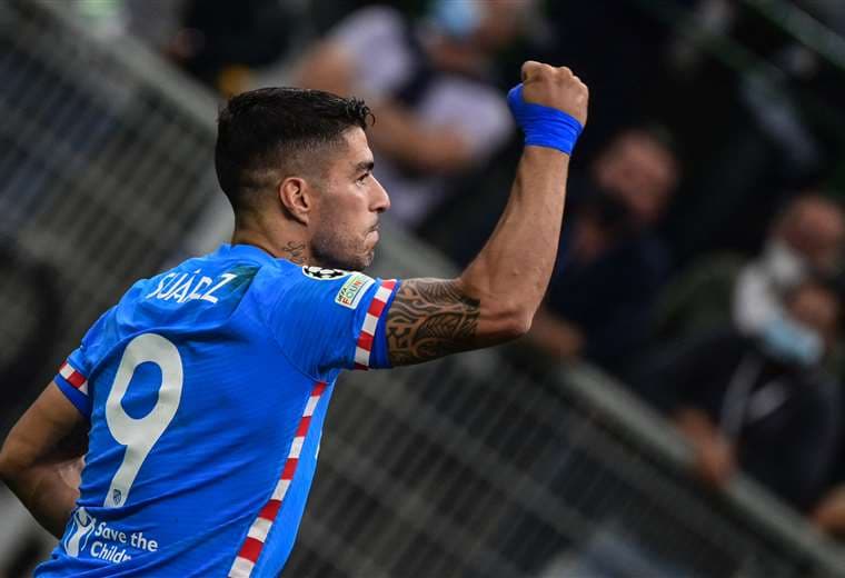 Luis Suárez marcó de penal este martes ante Milan. Foto: AFP