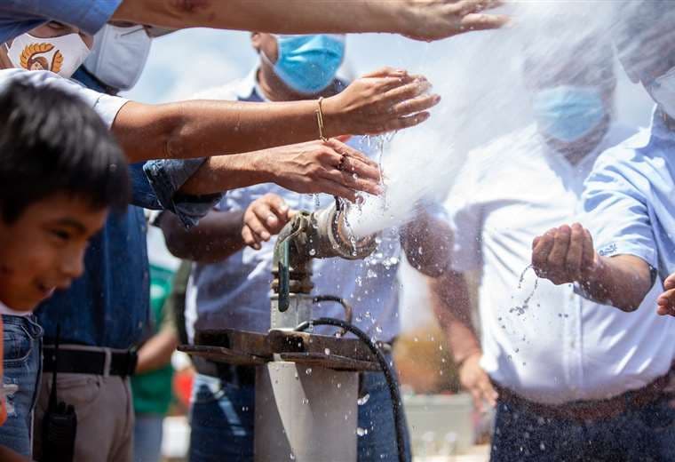 Agua para los barrios de San Ignacio de Velasco (Foto: Gobernación de SCZ)