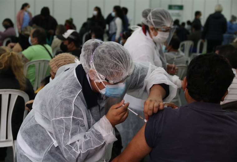 Este domingo se inmunizaron a 4.716 personas/Foto: JC Torrejón