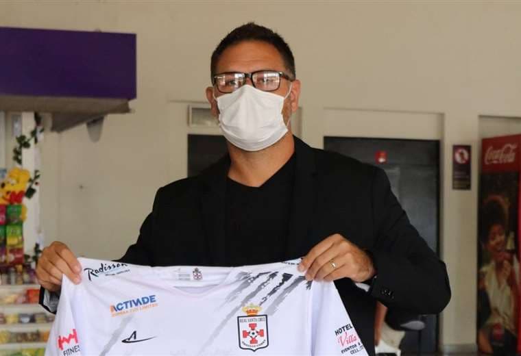 Daniel Farrar con la camiseta de Real Santa Cruz. Foto: Prensa Real SC