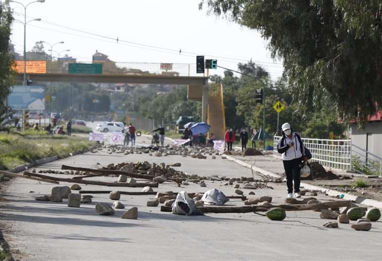 Bloqueos de antivacunas en Cochabamba I APG Noticias.