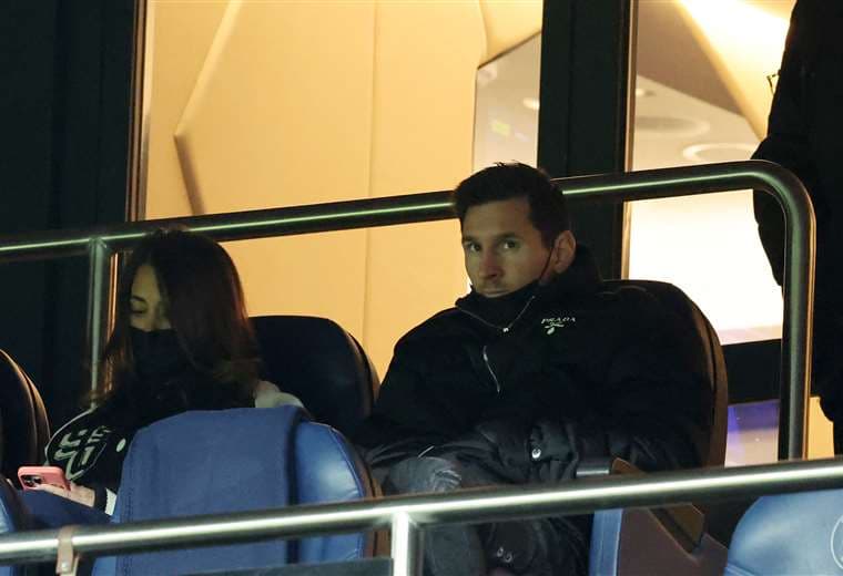 Messi siguió el sábado el partido del PSG desde las graderías del estadio. Foto. AFP