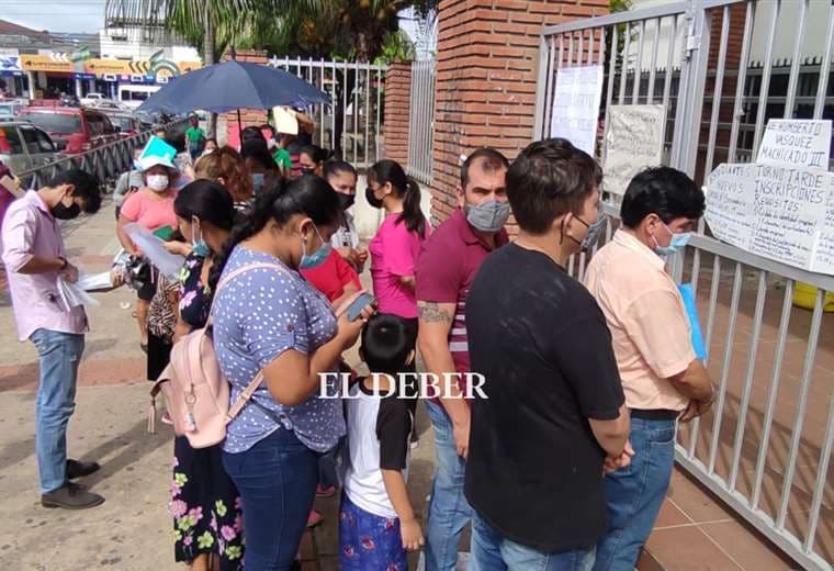 Padres buscan inscribir a sus hijos en el Humberto Vásquez/Foto: Juan Carlos Torrejón