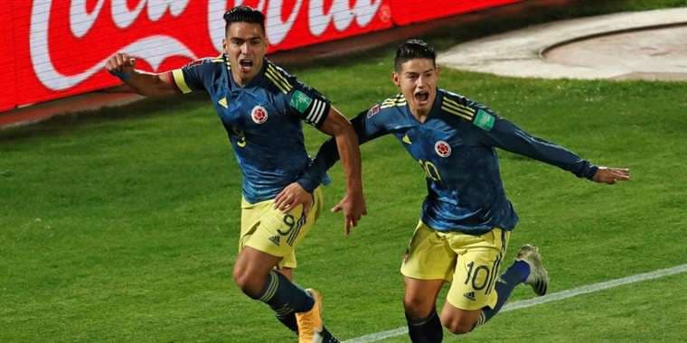Falcao y James Rodríguez celebran un gol del seleccionado colombiano. Foto: Internet