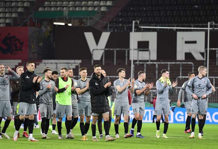 Jugadores del St Pauli celebraron su clasificación. Foto. AFP