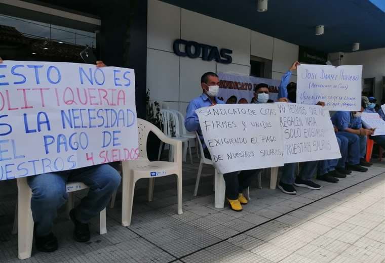 Trabajadores de Cotas salen a las calles para exigir el pago de 4 meses de sueldo
