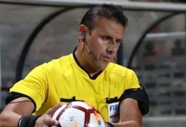 Gery Vargas, arbitro FIFA y único oficial de VAR de Bolivia. Foto: Internet