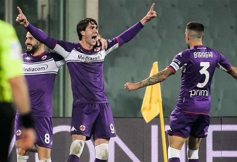 Dusan Vlahovic celebra un gol con la camiseta de Fiorentina. Foto: AFP