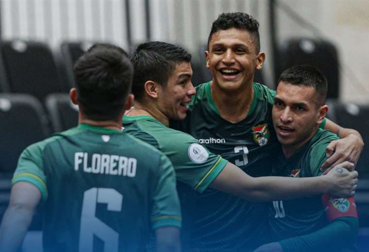 El festejo del equipo boliviano de futsal que este domingo derrotó a Perú. Foto: Conmebol
