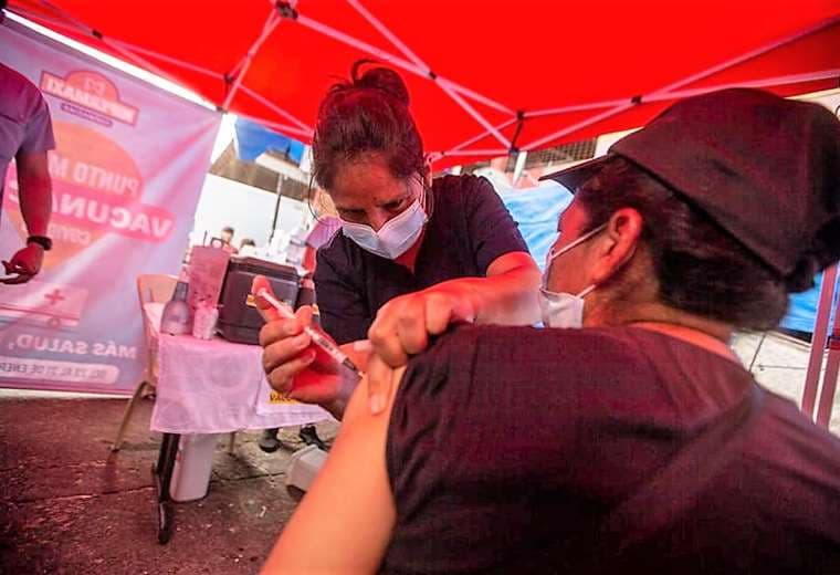 Hoy domingo estarán habilitados siete puntos de vacunación Foto: Gobernación
