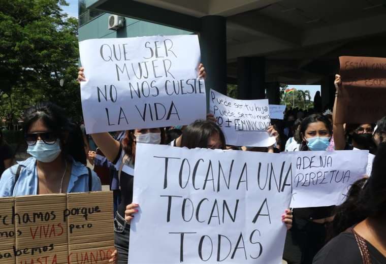 Marcha feminista cuestiona las acciones judiciales. Foto: JC Torrejón