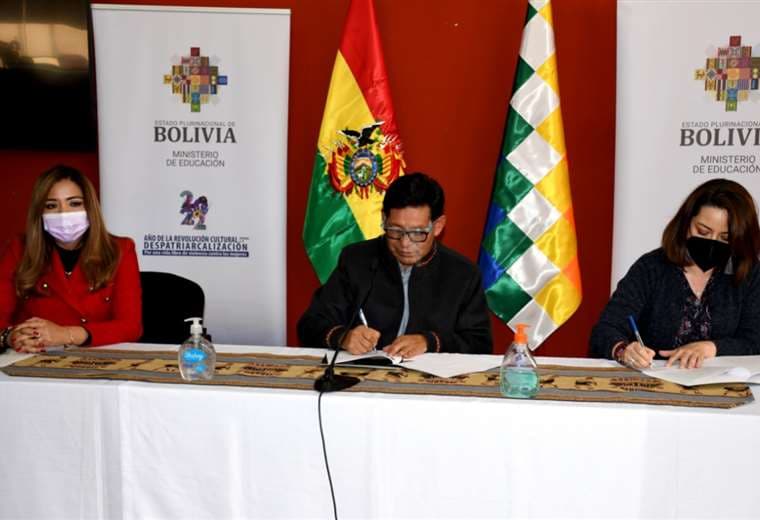 Min. de Educación y Bolivia TV firman convenio para difusión de teleclases/Foto: Minedu