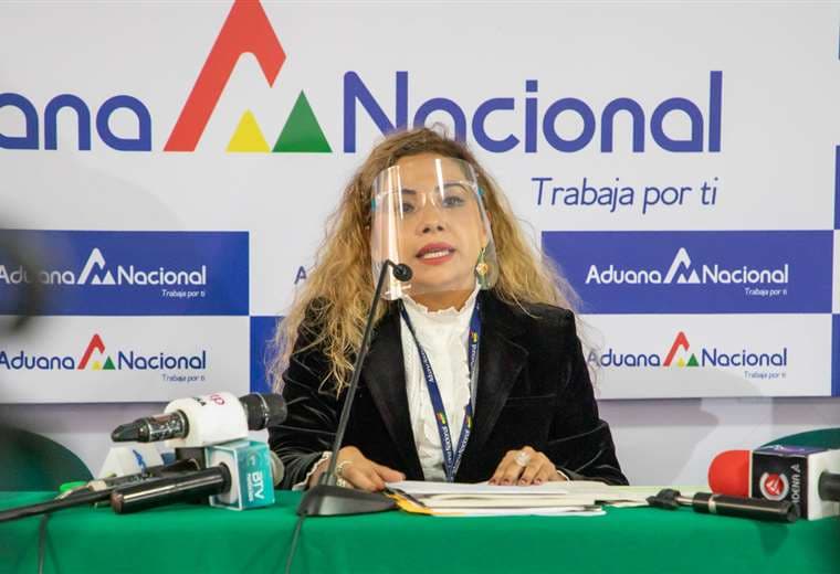 Serrudo, presidenta de la Aduana en conferencia de prensa/Foto: ABI