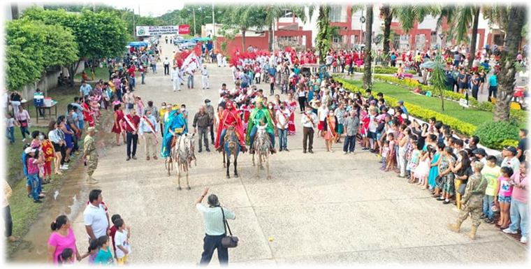 Tres personas a caballos representaron a los Reyes Magos. Foto. Alcaldía 