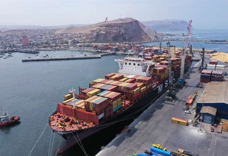 El Puerto de Arica es fundamental para el comercio exterior nacional 