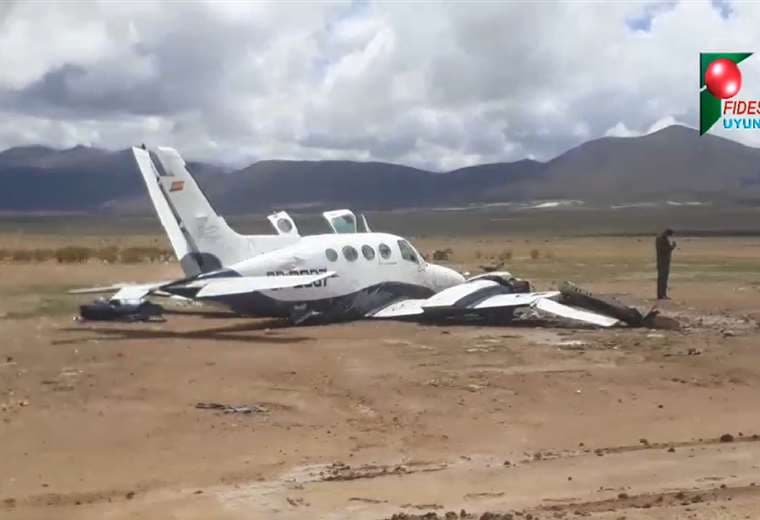la avioneta privada aterrizó de emergencia  Foto: Fides