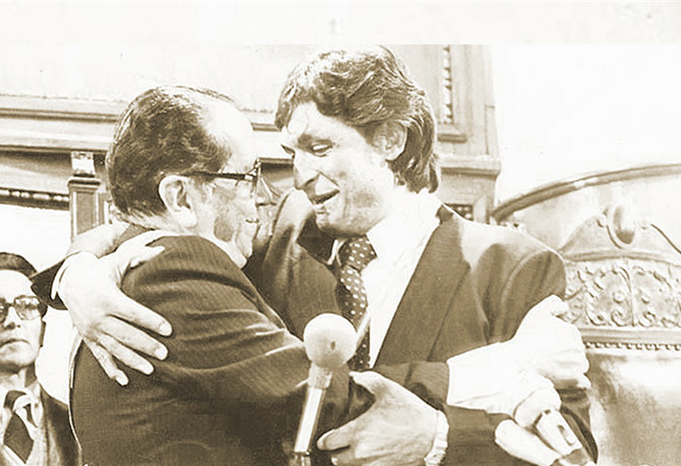 Hernán Siles, presidente junto a Jaime Paz Zamora, vicepresidente. Foto. Archivo