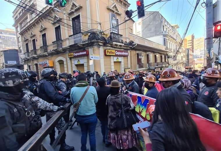 Protesta de mineros en La Paz I Radio Nacional de Huanuni.