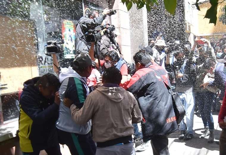 Choferes ejercen violencia en La Paz I APG Noticias.