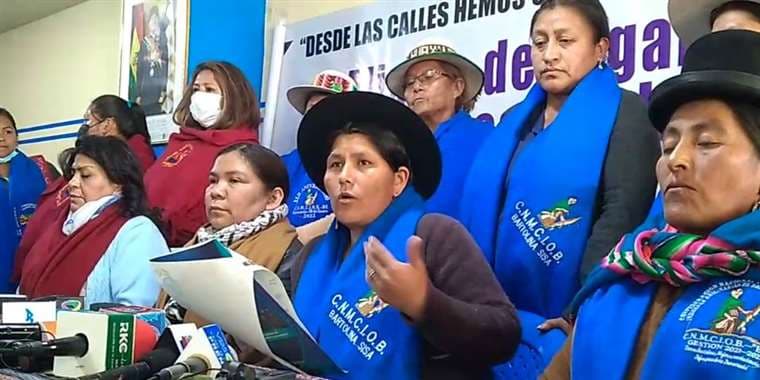 Flora Aguilar exigió a Huarachi convocar a Congreso de la COB