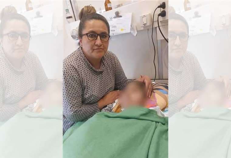 Maribel junto a su hija Thais, en un hospital en Argentina