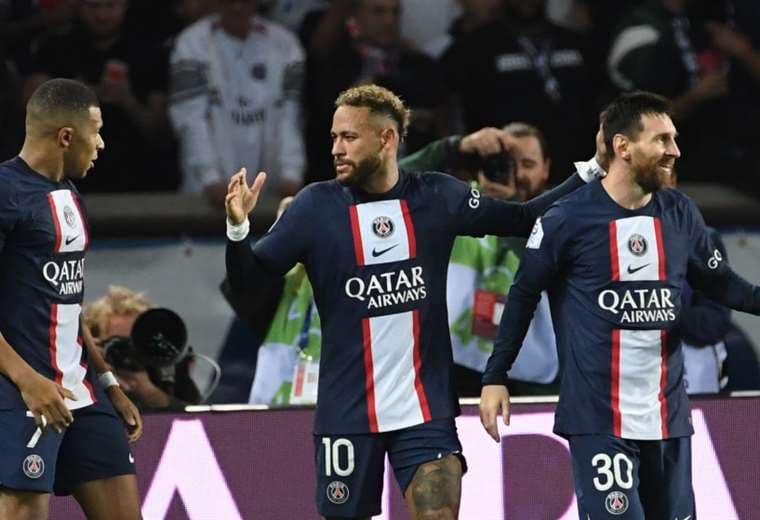 Mbappé Neymar y Messi aportaron con goles al PSG. Foto: AFP