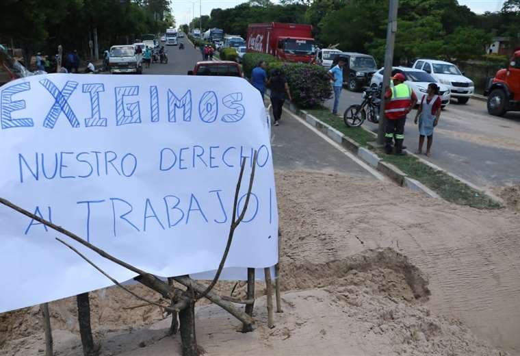 Transportistas bloquean en La Guardia exigiendo su derecho al trabajo/ Foto: JC Torrejón