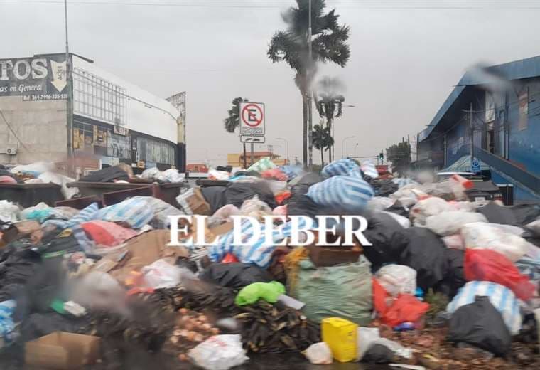 Basura acumulada en el mercado Mutualista /Foto: Lourdes Molina