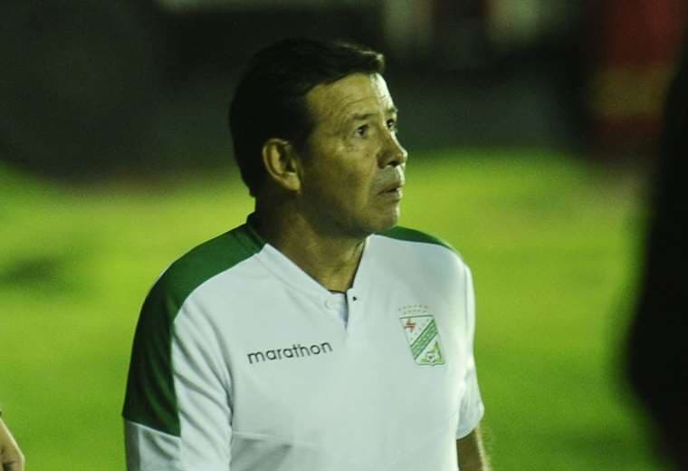 Erwin Sánchez se fue molesto tras el partido ante Real Santa Cruz. Foto: Internet