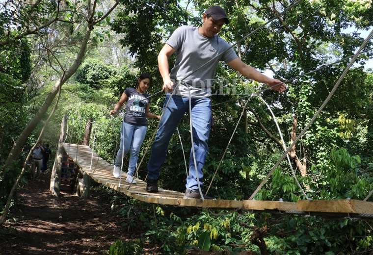 Inauguran un puente colgante de 170 metros en El Curichi La Madre